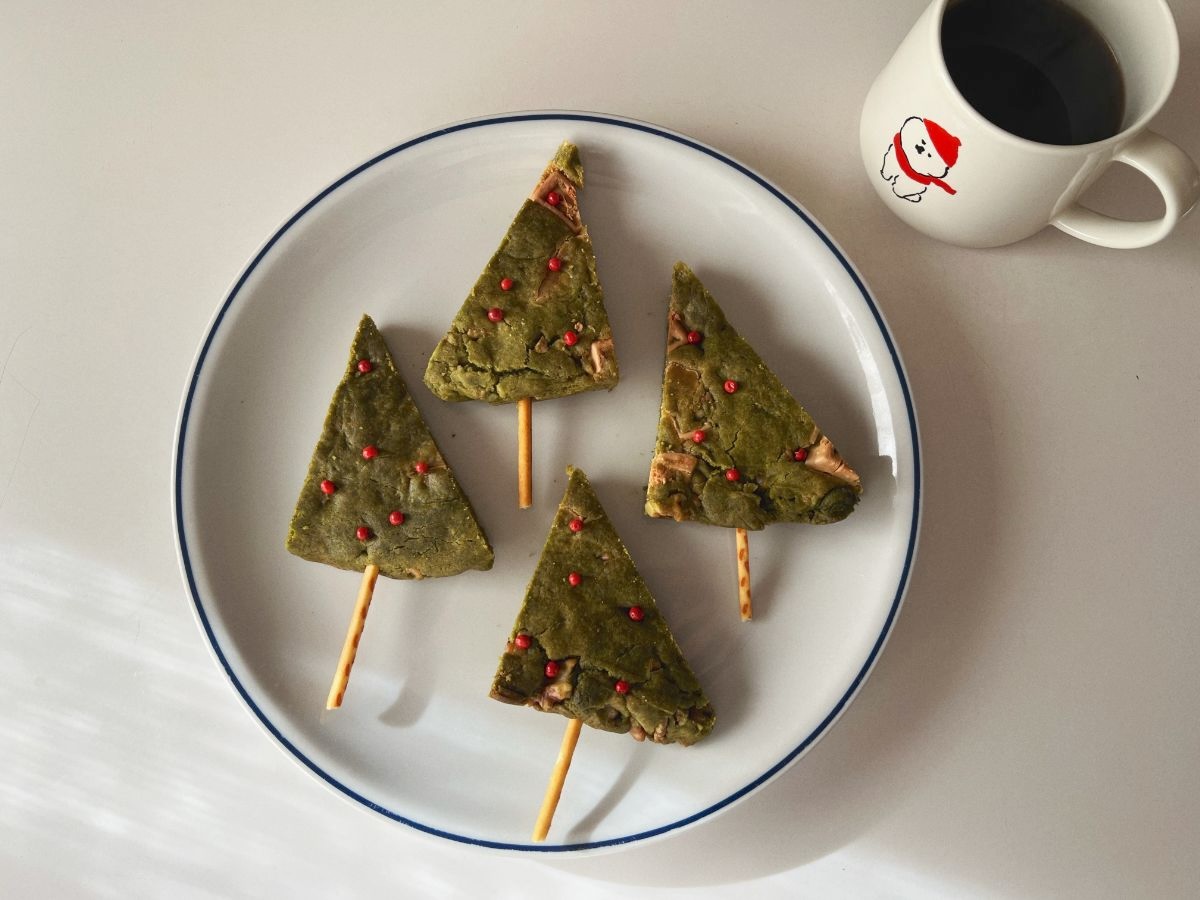 チョコペンとポッキーでクリスマスツリークラシル