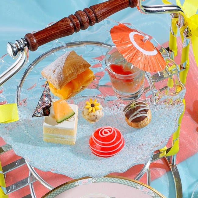 夏祭りスイーツ🏮👘✨ 今年の夏はどんな夏でしたか？ 私は夏祭りには行かなかったけど、、夏祭りスイーツをお菓子を作ってみた🎐🩵🍎りんご飴風マカロン 🍌チョコバナナ風マカロン 🎈ヨーヨーみたいなバニラムース 可愛