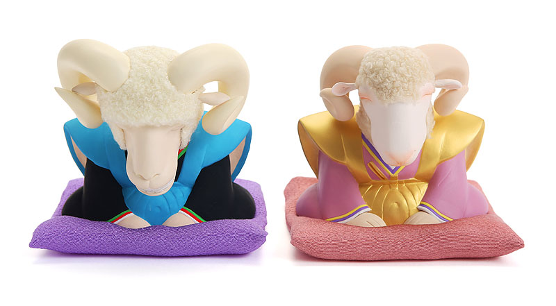 年賀状 未年 絵馬・羊と梅と扇子 のイラスト素材FYI01656299ストックフォトの Qlean Market キュリンマーケット