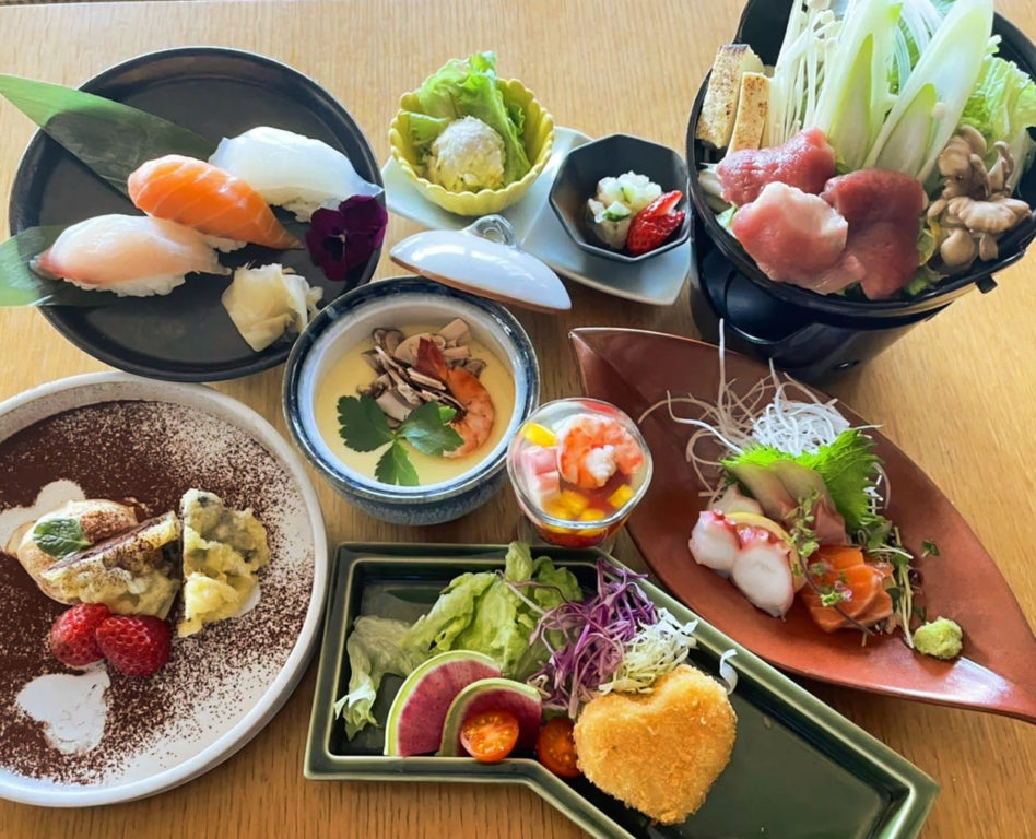 ⌇💌 ・ビーフシチュー ・サラダ ・バケット ・いちご ハッピーバレンタイン🧸❤️ 今年もたくさんハートちりばめました🫶🏻ˊ˗おうちごはんお家ごはん 献立 献立日記 晩ごはん 夜ご飯 今日の献立 夕飯のおかず ご飯記録 夜ご飯レシピ 自炊記録 料理記録 おぼんごはん