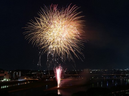 納涼祭のお知らせ🎐 本日は台風の影響で中止となりましたが、 明日 8 14 は予定通り行います。 納涼祭限定の団扇や神田明神音頭のCDなどもございますので是非ご覧下さい！ コロナ対策といたしまして、 マスク着用・アルコール消毒のご協力をお願いいたします。 ・ 納涼