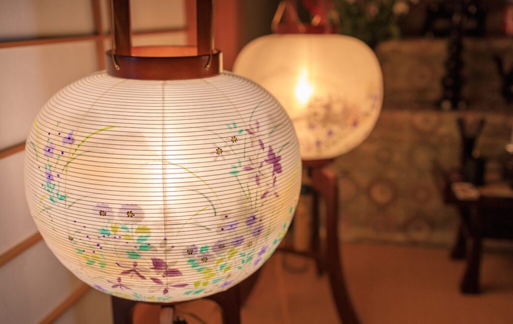 葬儀～三回忌頃まで使用する灯篭・提灯とはの葬儀・家族葬なら家族葬の花水木