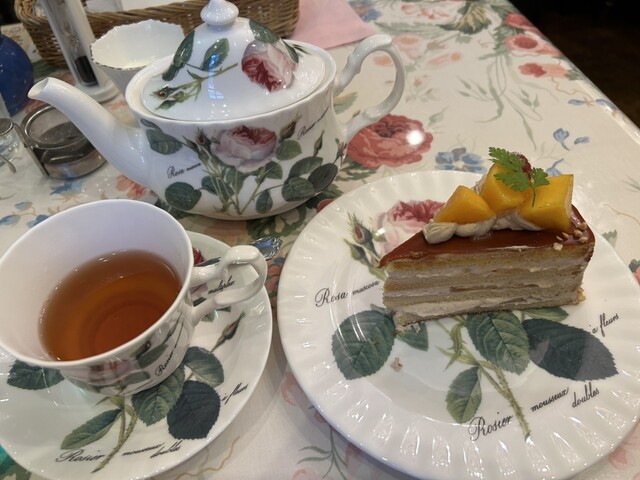 🍰クリームティーセット🍰﻿ ﻿ ﻿ ﻿ スコーン2種とお好きなドリンクで﻿ ゆったりした時間をいかがでしょうか☕️﻿ ﻿ ﻿ ﻿是非お召し上がりくださいませ😊﻿ ﻿ ﻿ ﻿ ﻿ ﻿ ﻿ ﻿ オールドローズガーデンでは﻿ 祝日を除く火曜日から土曜日の﻿オープン11時より18時 LO17時30分 まで