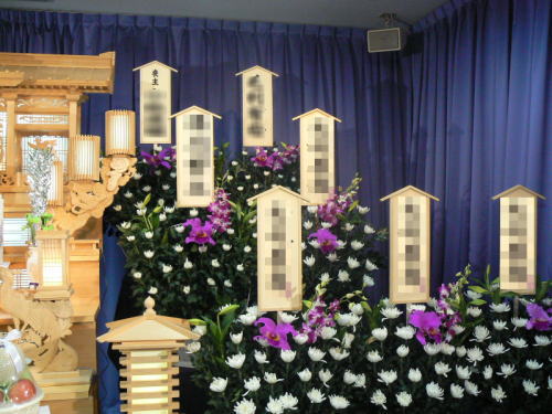 供養花・供花の種類と送り方は？ゴミ屋敷バスター七福神