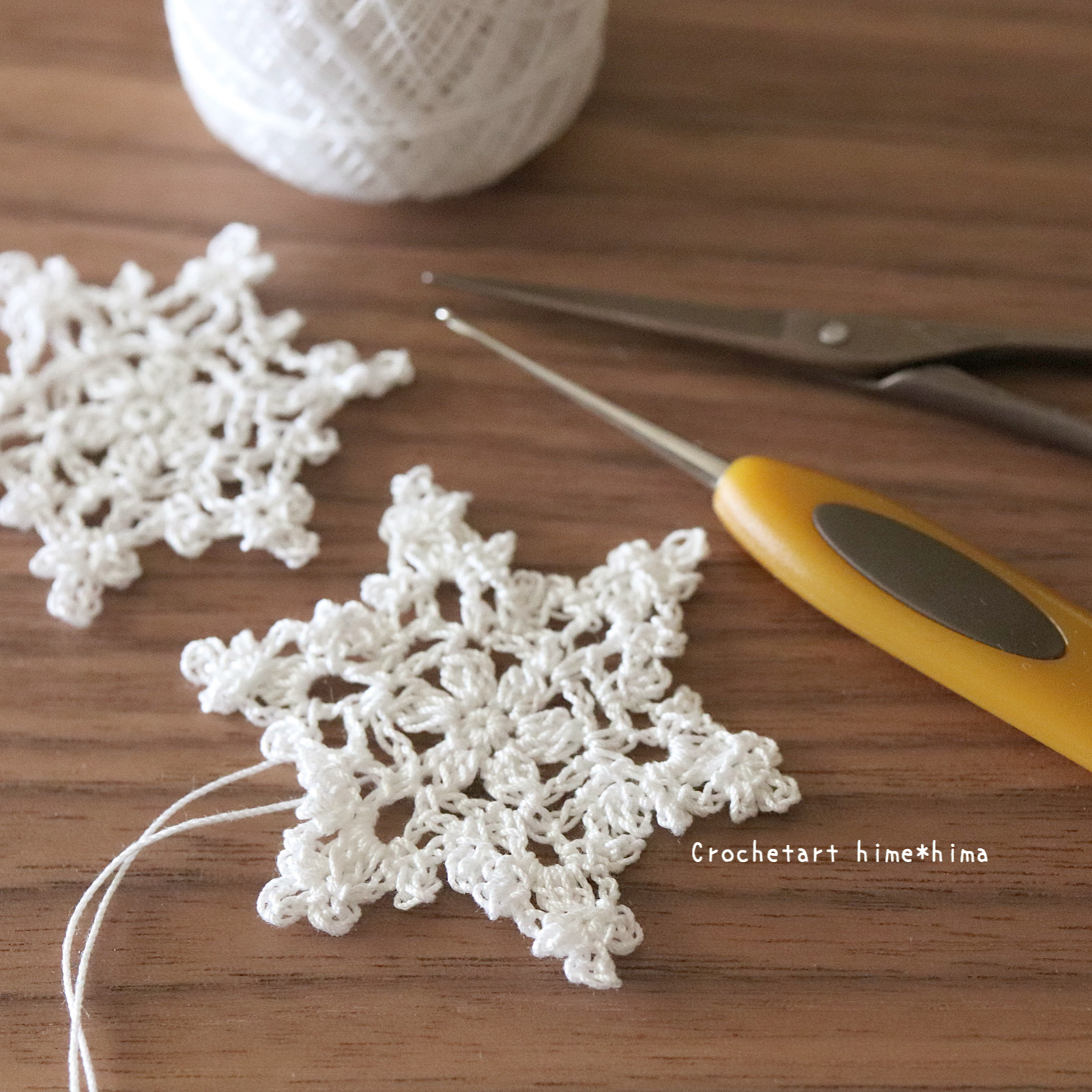 刺繍糸でかぎ針編み「クリスマスオーナメント ブーツ 」の編み方かぎ針編み 無料編み図 ハンドメイドレシピ集TORUYURI トルユリ