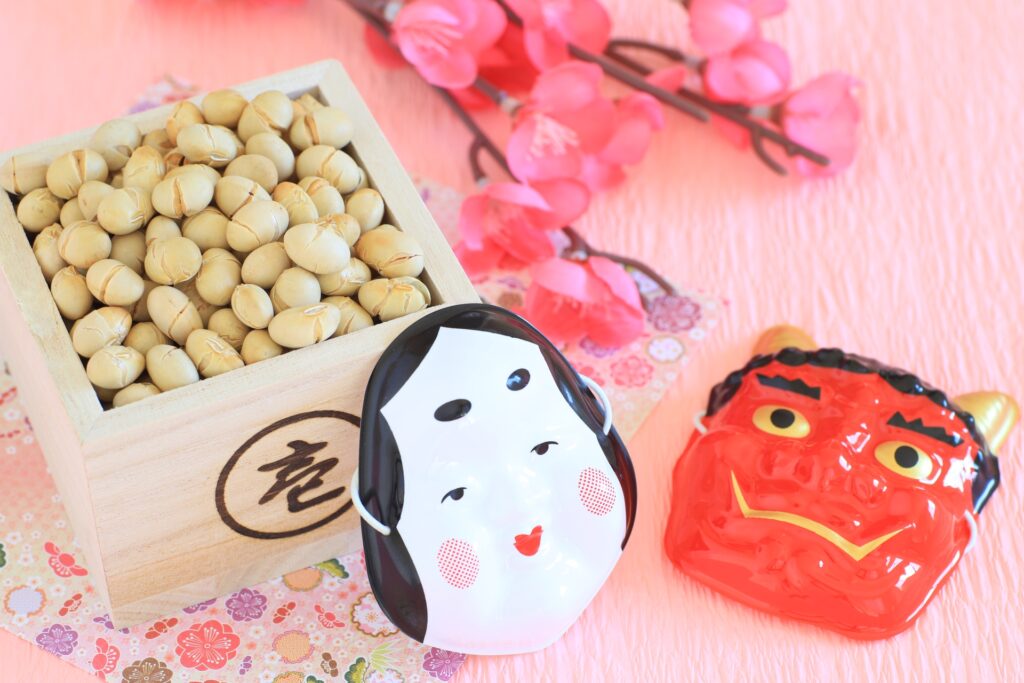 日本の伝統行事「節分」の由来とは？豆まき・恵方巻きの意味や現代の楽しみ方を詳しく解説！カタログギフトのハーモニック ギフトメディア