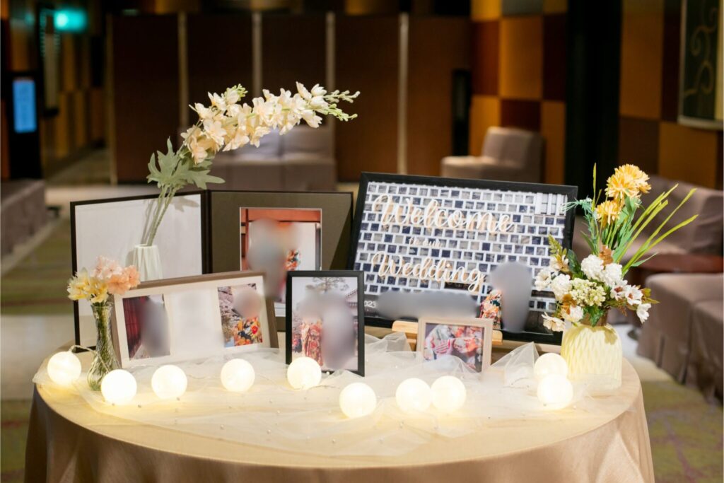 ウェルカムスペースの装飾” 湖の上にいるような モネの睡蓮の雰囲気を漂わせるとても素敵な空間🫧使用花びらオーガンジー生地3色 サテン生地１色100枚 thank you♡ @harukanonn