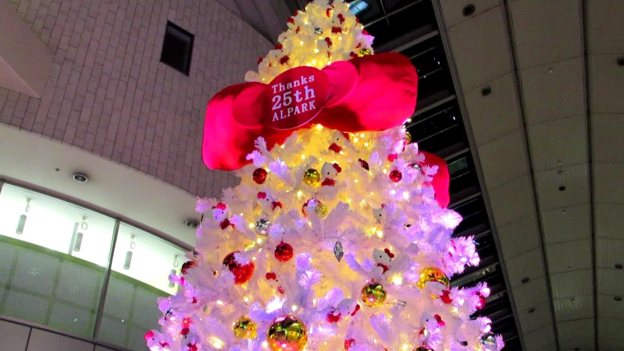 煌びやかに光り輝くクリスマス装飾「BAY SIDE CHRISTMAS」 ヒルトン横浜WORKS - 第一園芸株式会社