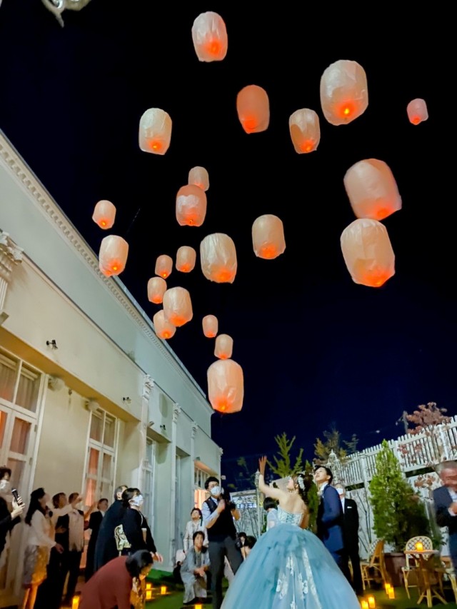 バルーンランタン結婚式・イベントを彩る幻想的な光の演出