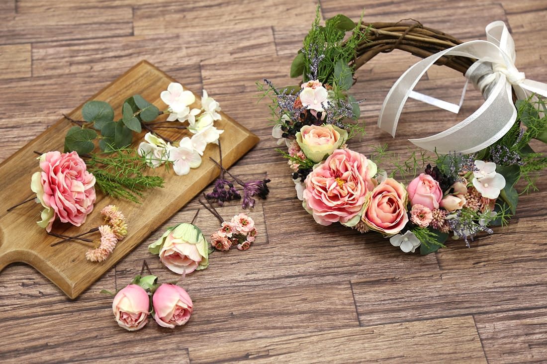 キュートなリースブーケ 小花たっぷりのドレスに合わせる華やかな花冠&リストレット ブライダルレッスン花嫁様&お母様からのご報告プリザーブドフラワー教室「フラワーマリアージュ」