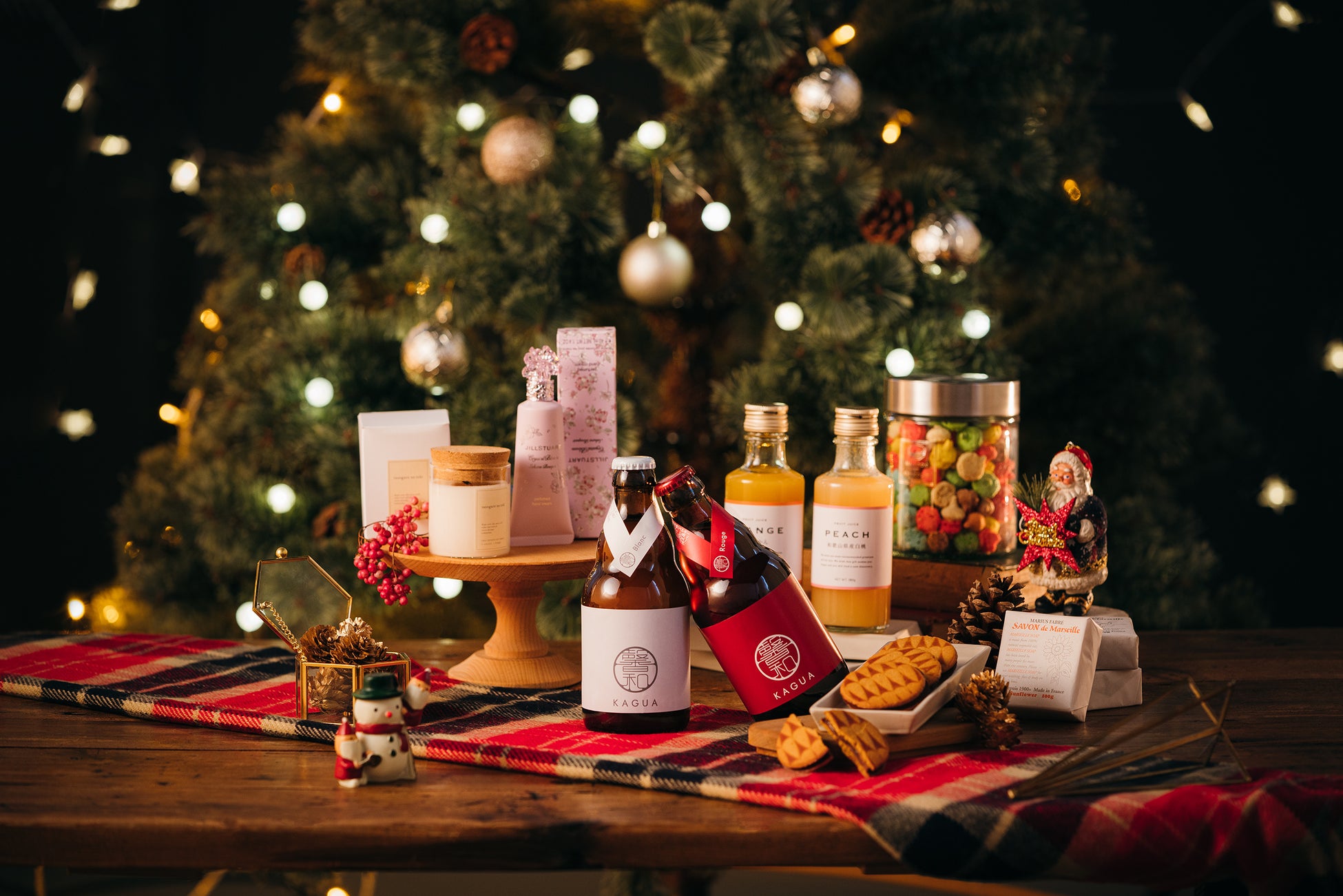 1,106,100点を超えるクリスマスプレゼントのストックフォト、写真、そしてロイヤリティフリーの画像 - iStockクリスマスツリー,クリスマスの飾り, クリスマスケーキ