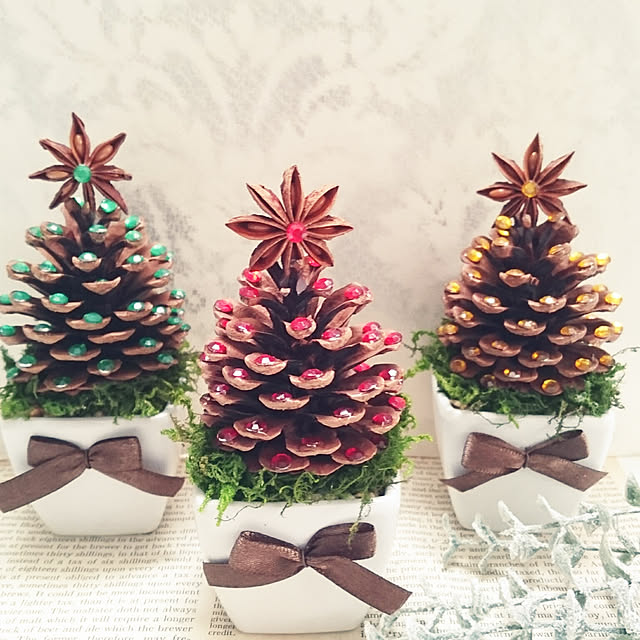 ちょこっとDIY。松ぼっくりで可愛いクリスマスツリーを手作りしてみない？キナリノ
