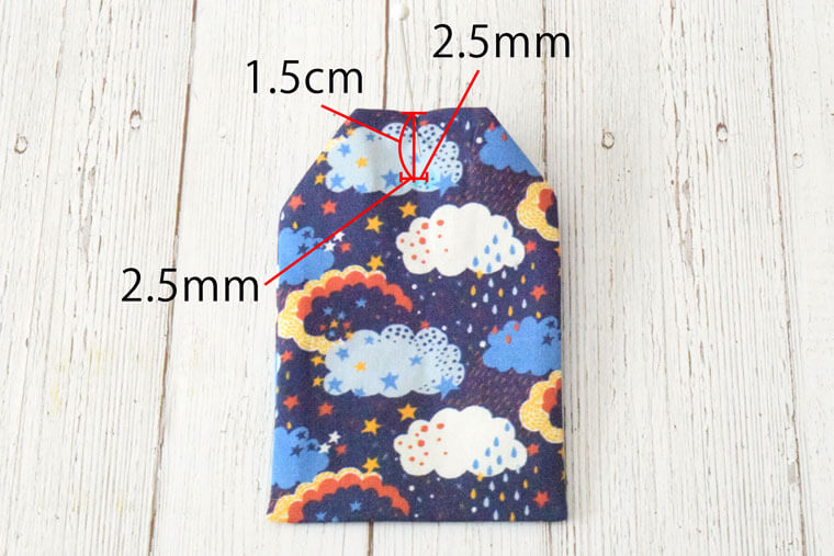 100均カットクロスでお守りの作り方♪中にお手紙などを入れられます！今回は手縫いで作りました♪