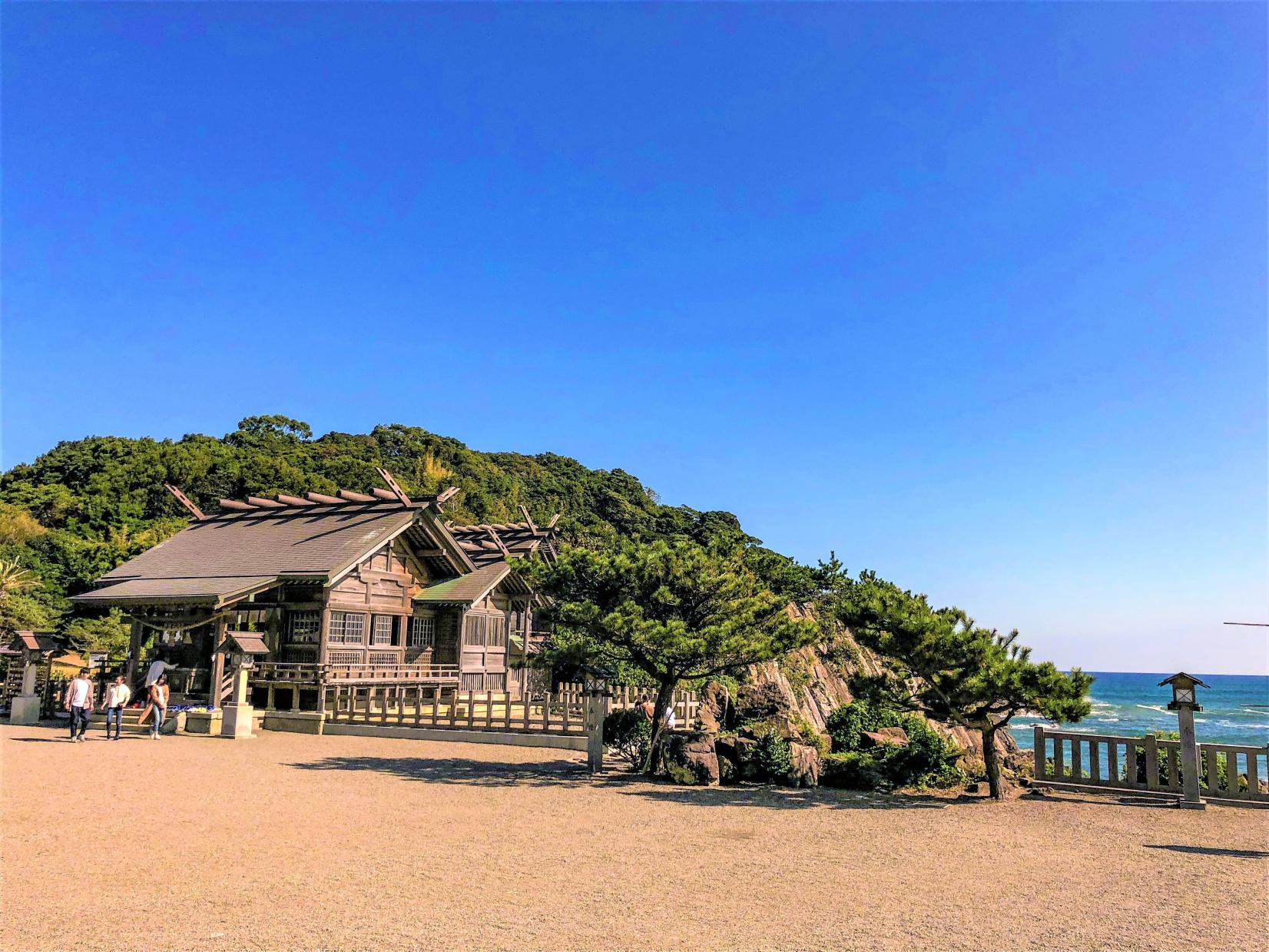 2025年早々にぜひ訪れたい！ 金運のご利益がある神社8選