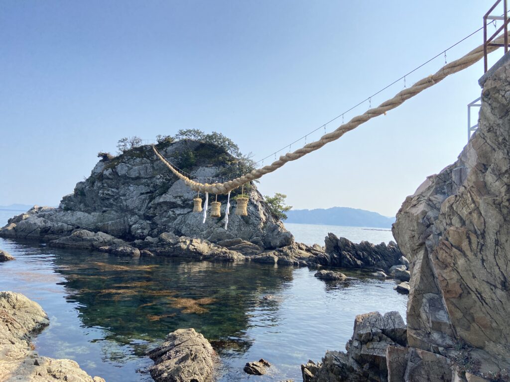 朝日が重なり照らし出す霊峰富士と夫婦岩の共演日本の絶景 JTB 感動の瞬間 とき