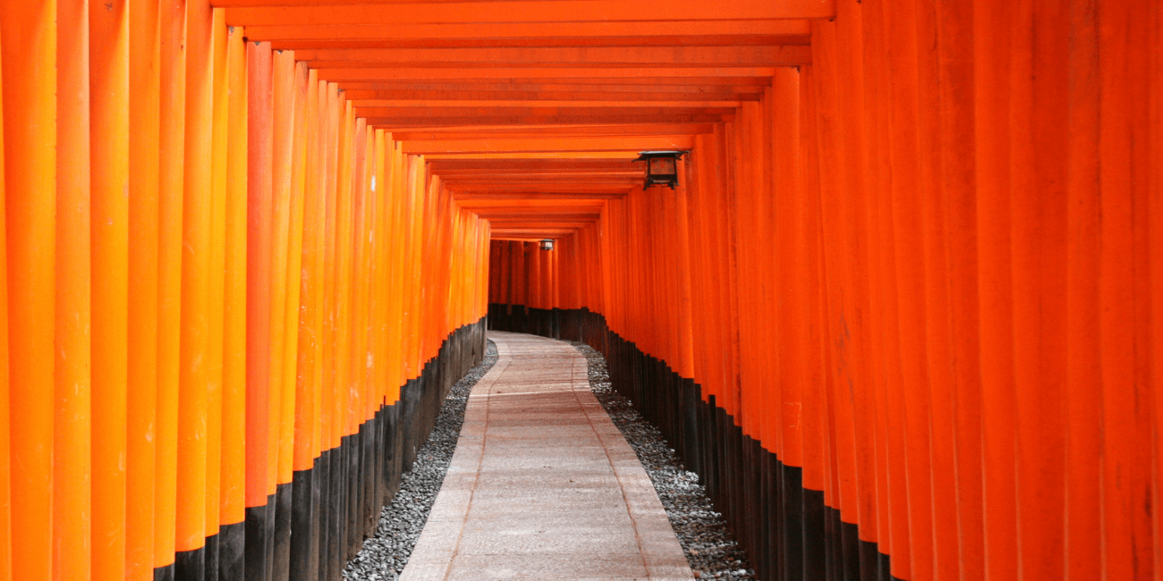 伏見稲荷大社の千本鳥居の意味についてマクラメとヒマラヤ水晶、天然石ジュエリ