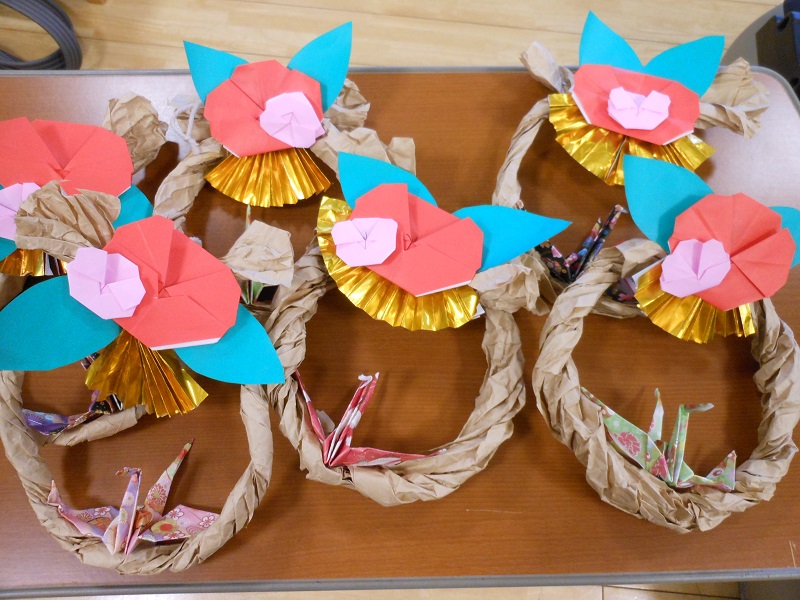 高齢者カフェ 4回目 お正月しめ縄に飾るミニ作品2022 12 20 : 徳ちゃん便り