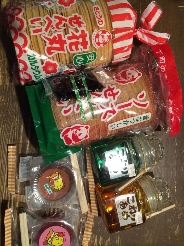 岩手の祭り屋台に並んでいた「黄色とピンクの丸いやつ」 謎のローカル菓子「たぐりあめ」ってナニモノ？ 全文表示 Jタウンネット