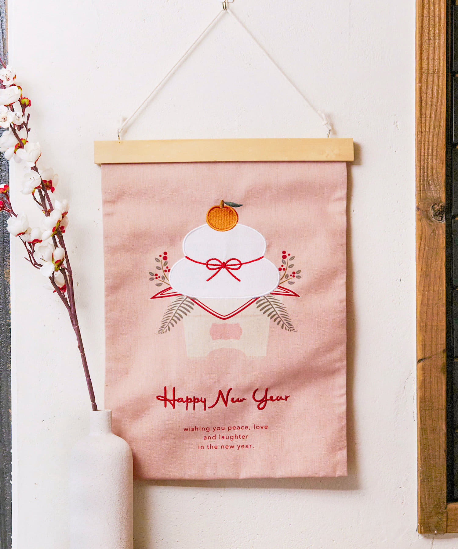 メール便送料無料 刺繍ミニタペストリー お正月 迎春 招き猫 鏡餅 招福 鶴亀富士山 200×260mm 木製バー・紐付き コンパクト 四季 鑑賞メッセージ 贈り物 : NOBUMARU - 通販 - Yahoo!ショッピング