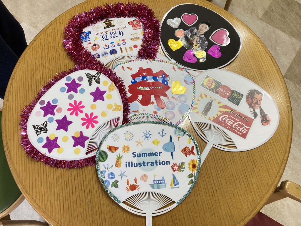 8月の夏祭りに向けてうちわと提灯🏮作りました群馬県館林市の介護老人保健施設虹の郷すわ