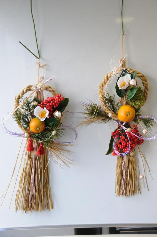 正月準備 造花やドライ素材を使って稲わらリースのお正月飾りを作りました しめ縄飾りわが家のここち