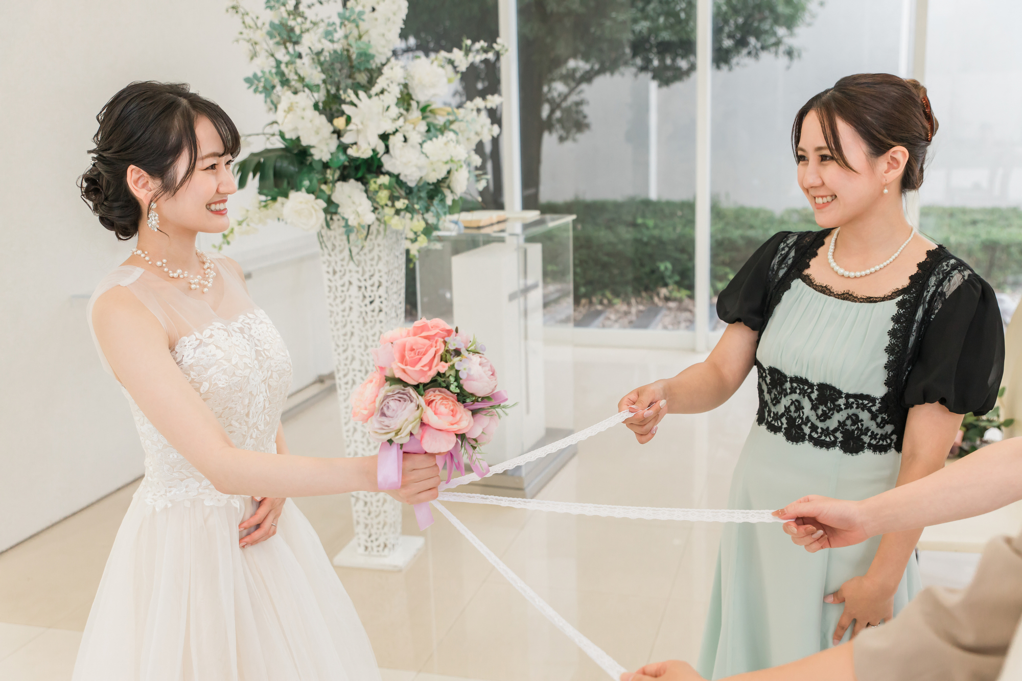 ブーケプルズやブーケトス、結婚式でブーケを使う演出アイデアマイナビウエディング プレミアムヴェニュ