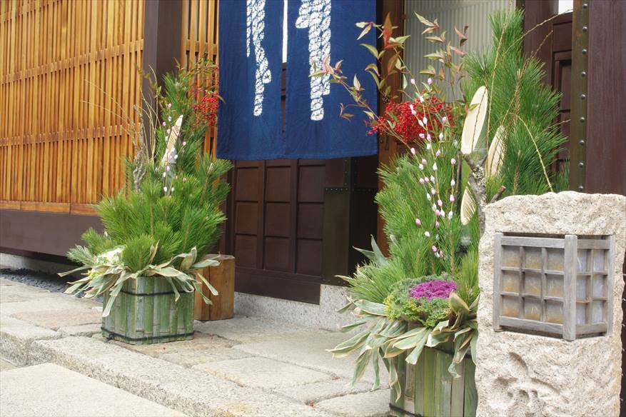 2025年 お正月飾り はいつからいつまで？ 鏡餅・門松・しめ飾り しめ縄意味や飾り方、処分方法ヨムーノ