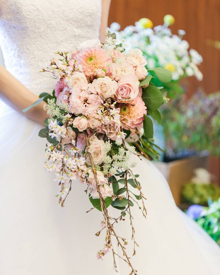 春の結婚式におすすめの桜ウェディング♡おすすめ演出アイデア 3月27日「さくらの日」 omotte magazine fromANNIVERSAIRE記念日にまつわるマガジン