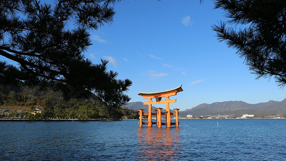 厳島神社の観光ガイド 雄大な自然と神社が調和する絶景を訪ねてGOOD LUCK TRIP