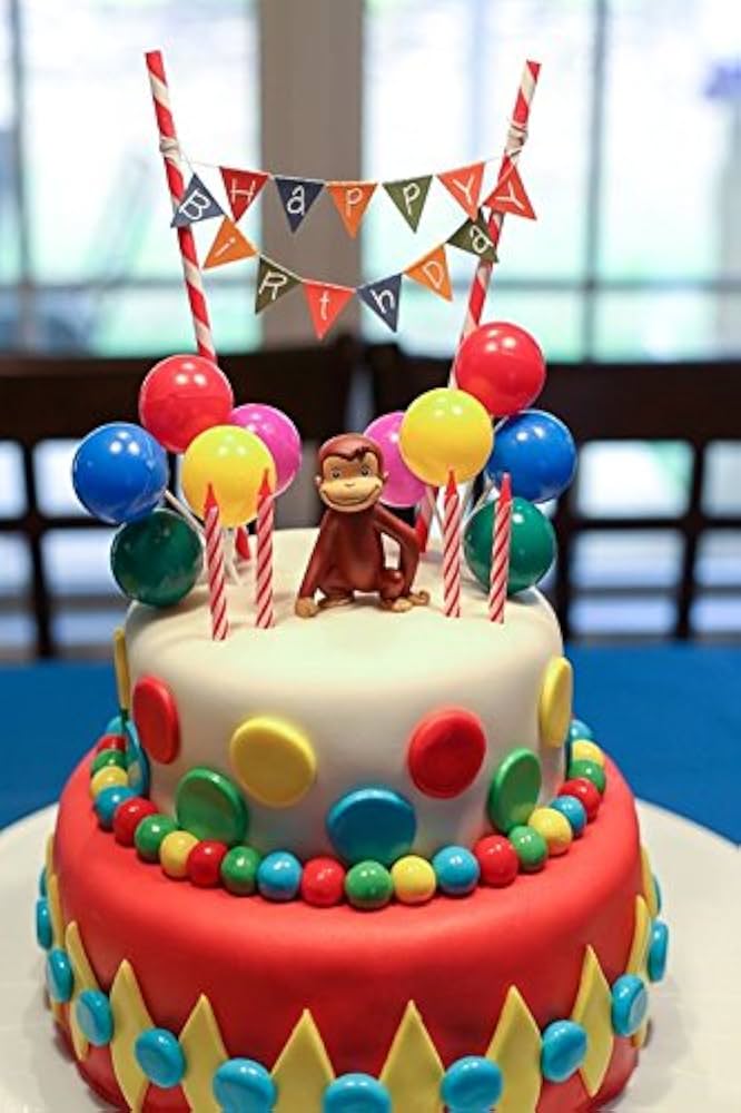 お誕生日ごはん２つめ🐒❣️ これは、お誕生日当日の🎂 おさるのジョージのそぼろご飯🐒🤍他にも色々作ったよ🤫笑昆布とチーズでお顔作ってみた🧀 型とかないから大変だった🥲 不器用だからこうゆうの苦手。笑 そしてアンパンマンプレート すっごい喜んでくれたけど