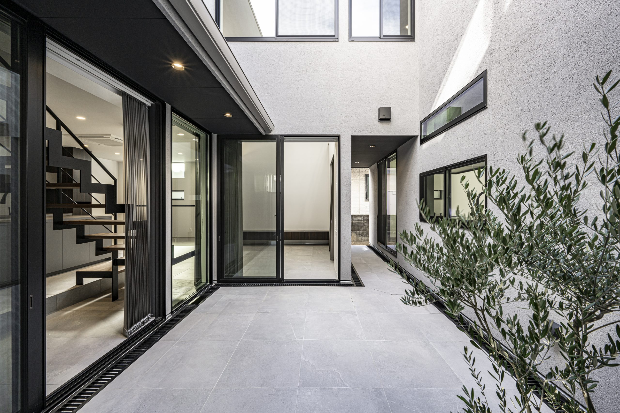 中庭のある家やＬ字型の家では家族がバラバラになり大切な物を失う！ - ❖シカクトレ