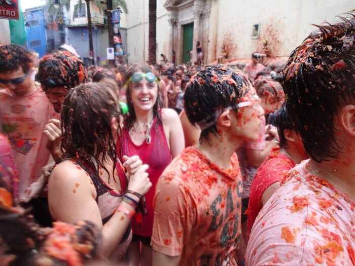 世界お祭り紀行-「トマティーナ」 スペイン- 5000件以上の通訳・翻訳実績あり！通訳、翻訳、語学研修はplusconnectionにお任せください