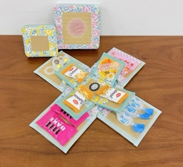 マトリョーシカBOXセット レディーカラーズ女の子にピッタリキレイめカラー！ ポップにも、お上品にも使えちゃう！ クリスマスプレゼントの箱として、誕生日や記念日のプレゼントの箱として、 マトリョーシカボックスで 盛大にお祝いしてみませんか？ 彼女や奥様への