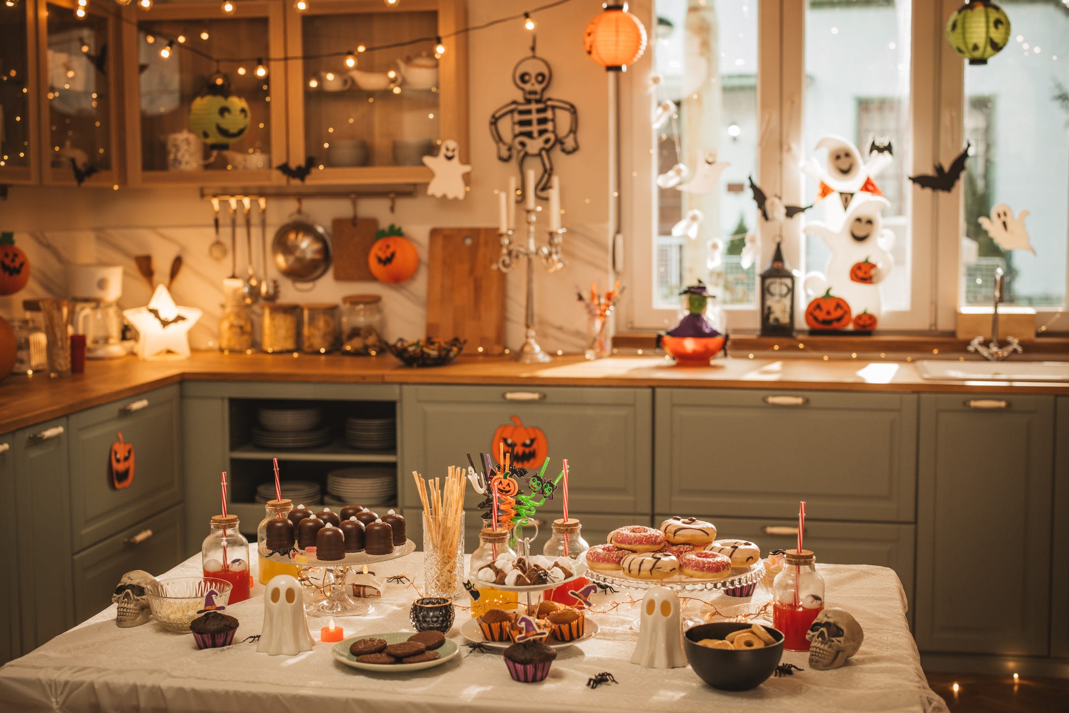 Amazon.co.jp: SGNYXH ハロウィン飾り ハロウィン タペストリー デザイン4 写真撮影用 背景布 かぼちゃ A95*73 お城ハロウィン雰囲気 おしゃれ 壁掛け 背景ポスター 部屋 室内飾り 屋外装飾 繰り返し使用可能 ハロウィン パーティー グッズ インテリア布 :