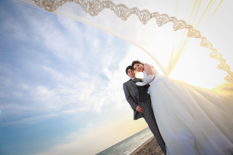 ビーチフォトウェディングのポーズ特集。人気の23シーンを大公開！ - アイブルーム