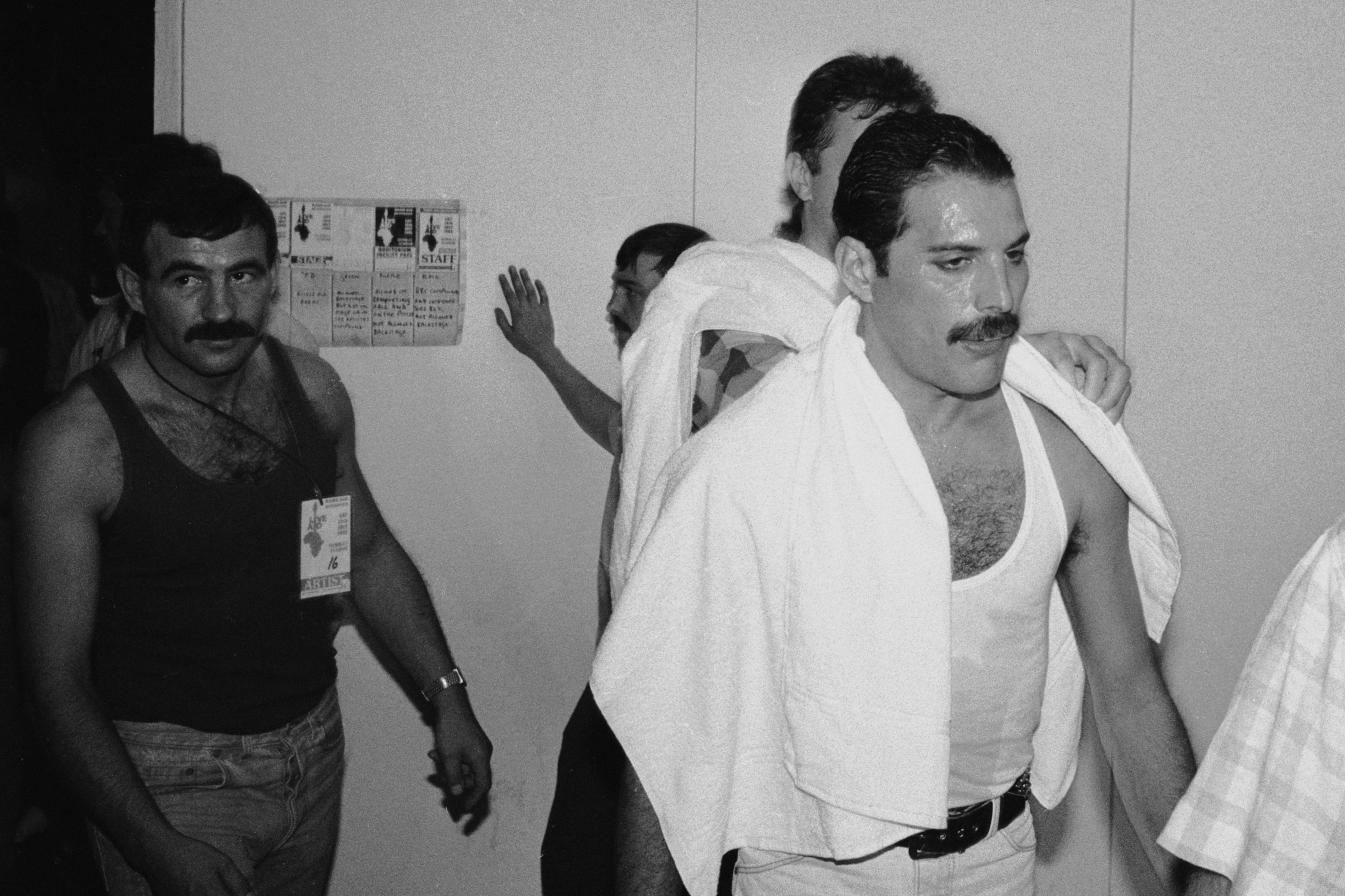 フレディ・マーキュリーの死から29年。16枚の写真で伝説のライブや日本でのお茶目な姿を振り返るハフポスト アートとカルチャ