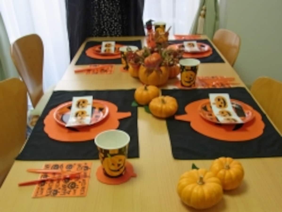 料理だけじゃもの足りない！ハロウィンパーティーのテーブルはどう飾る？おうちごはん