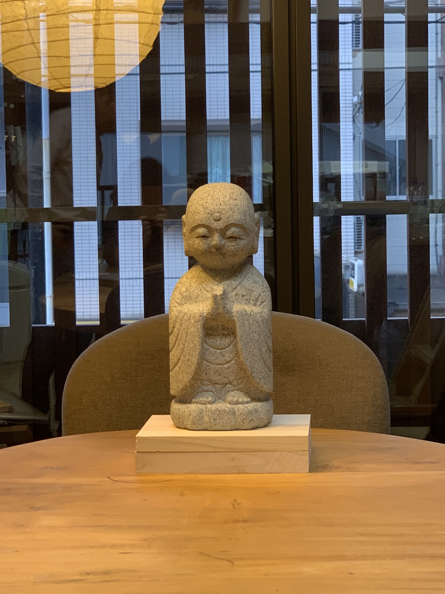 お地蔵さんに手を合わせてはいけない理由手を合わせていいお地蔵さんとの見分け方「マイナビウーマン」