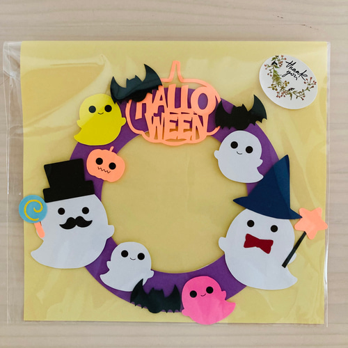 ハロウィン製作🎃②ハロウィン製作 10月製作 保育園製作 幼稚園製作 製作活動 製作遊び 保育製作 幼児製作 リース 作り 糸通し 折り紙 折り紙遊び 折り紙リース 折り紙製作 3歳児製作 4歳児製作 5歳児製作 保育士 保育士さんと繋がりたい 保育実習 幼稚園実習