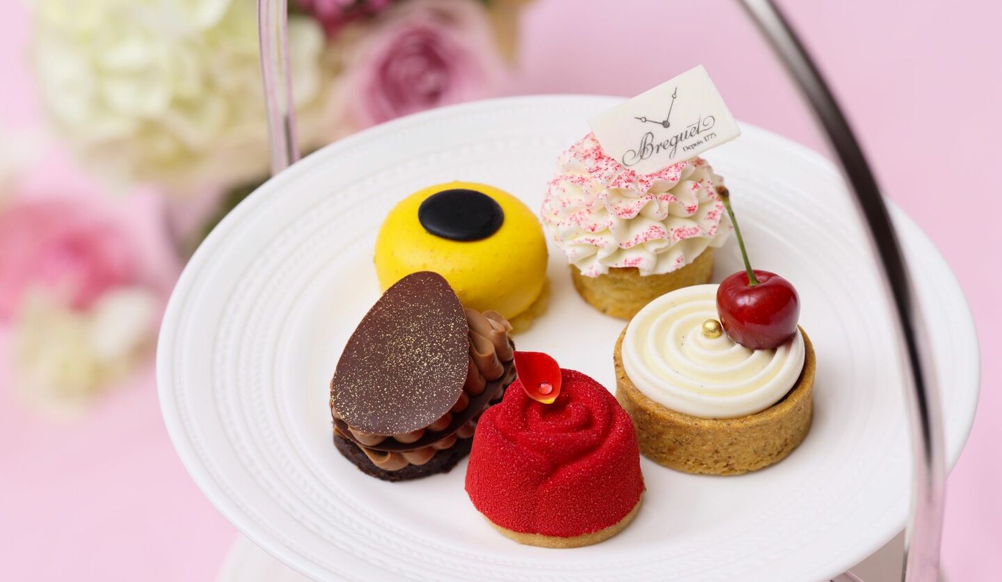 新宿プリンスホテル 幸せを紡ぐブルーの煌めきと聖夜の贈り物「Jewel Blue クリスマスアフタヌーンティー」を販売めざましmedia“好き”でつながる