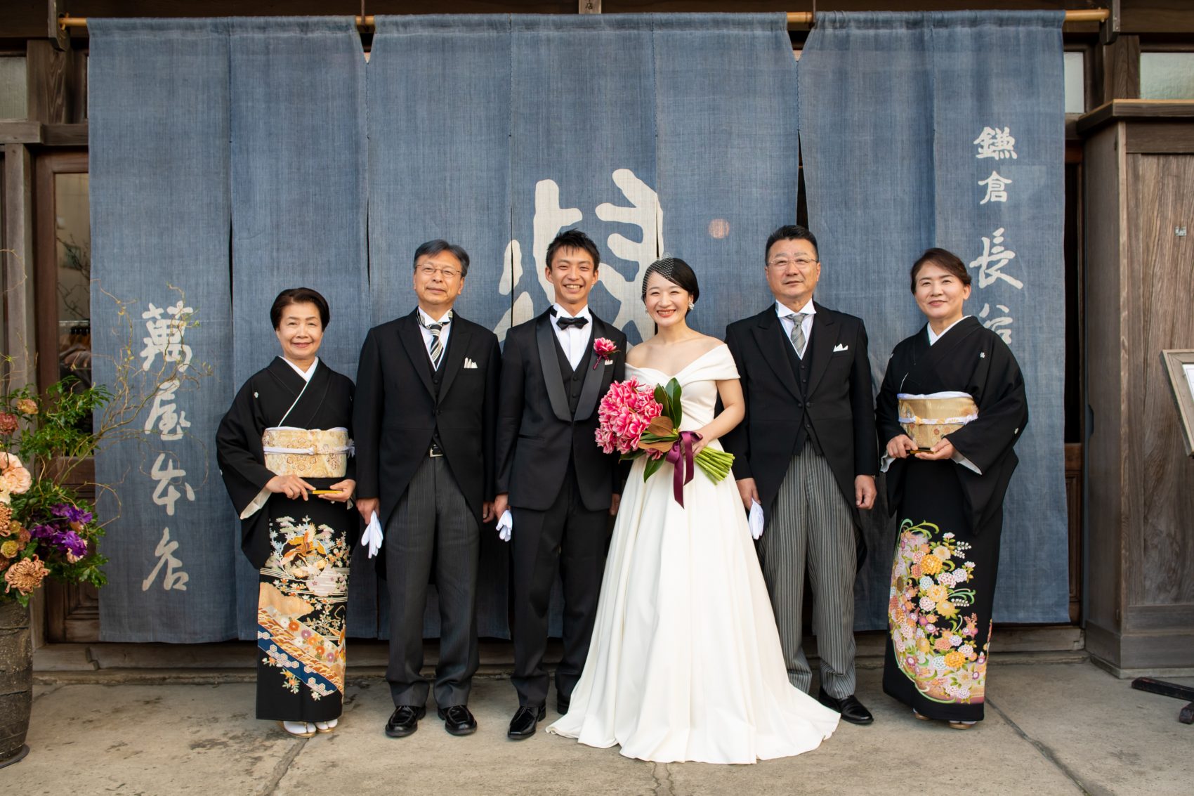 沖縄の結婚式に参列するゲストの服装！人気のかりゆしコーデや気をつけたいマナーの挙式・結婚式なら ワタベウェディング