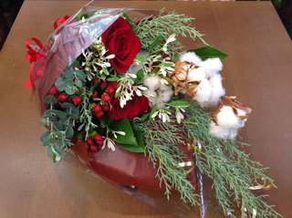 クリスマスに喜ばれる花ギフト2025！特別な女性へのプレゼントには真っ赤なバラの花束がおすすめ！ベストプレゼントガイド