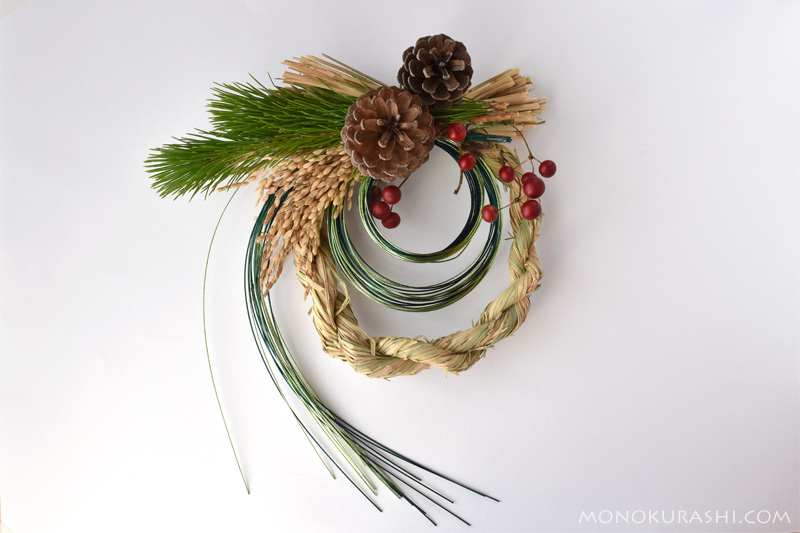 作り方レシピ しめ縄・ばらの実・コットンを使ったクリスマスのリース＜瞬きの音＞の作り方 – 土と風の植物園