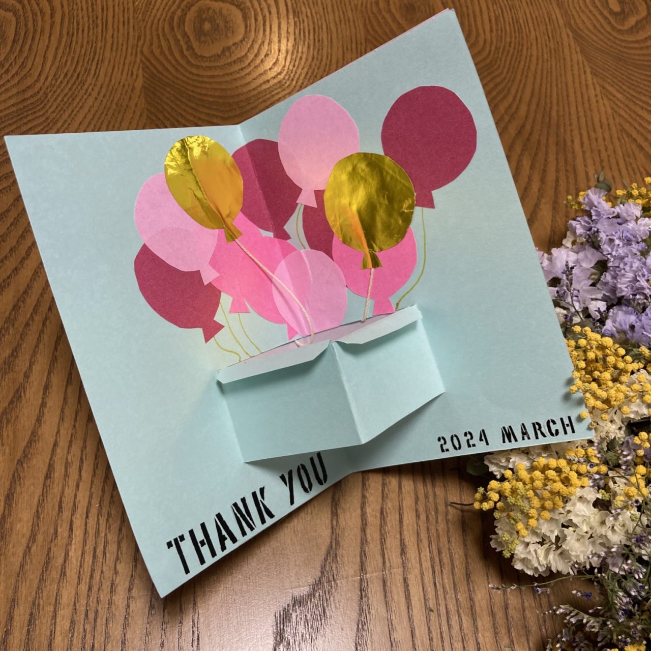 Thank youカード・４枚セット 飛び出すメッセージカード ポップアップカード メッセージカード ピンク 紫 水色 黄色 花束 幼稚園 卒園 卒業 お礼カード - riche_shopminne byGMOペパボ 国内最大級のハンドメイド・手作り通販サイト