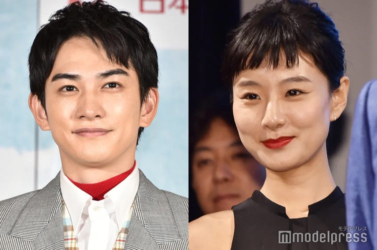 クリスマスアレンジ「スクエアレッド クリスマスアレンジ」 バルーン電報 結婚式、誕生日、バレエ、ピアノ発表会に人気です ｍｃ0021