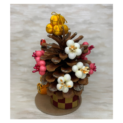 クリスマス飾りと正月飾り ハンドメイド 松ぼっくりの通販 by オレンジ's shopラクマ