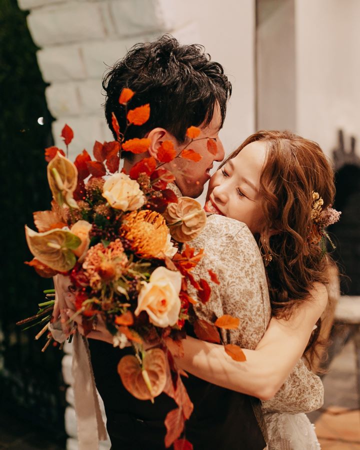 秋の結婚式に♡くすみカラーがおしゃれな装花10選 今週のスタスナ omotte magazine fromANNIVERSAIRE記念日にまつわるマガジン