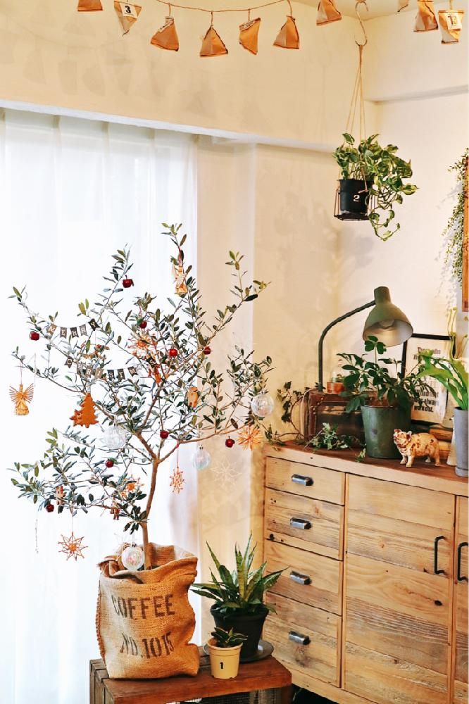 Amazon.co.jp: MERIGLARE卓上人工クリスマスツリー雪の木のオーナメントミニクリスマスツリー安定したベースミニチュア植毛杉の木クリスマス用, 4個 : おもちゃ