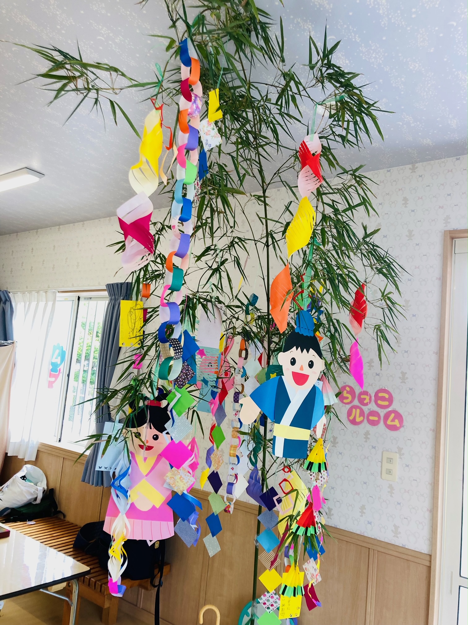 輝く吹き流し「七夕飾り」の完成♪水上高原のゆかいな仲間たち