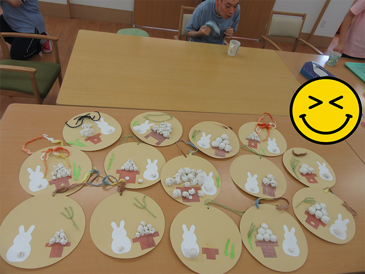 お月見製作 ステンドグラス風!!うさぎを動かして遊べる壁飾り 9月製作